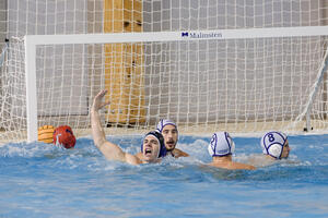 Jadran furioznom igrom u 1. poluvremenu poveo 2:1 u finalu,...