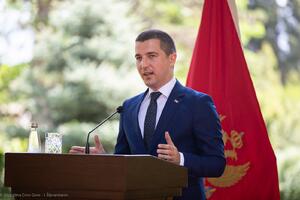 Bečić čestitao Prvi maj: Svaki radnik zaslužuje poštovanje za svoj...