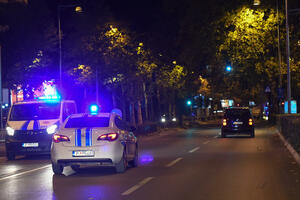 Pravi pištolji i lažne značke: Policajci tvrde da im je naređeno...