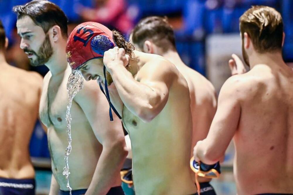 <p>Tim Vladimira Gojkovića je dominirao i stalno povećavao prednost, a najveća je dostignuta u 2. minutu 3. četvrtine, kada je Vladan Spaić pogodio za 11:3. Na kraju je bilo 17:11</p>