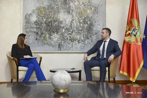 Delegacija EU i Ambasade SAD i Velike Britanije: Završite započete...
