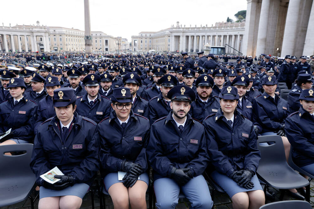 Sa mise na otvorenom, Foto: Reuters