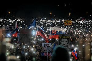 Hiljade ljudi u Slovačkoj traže ostavku Fica: Protesti protiv...
