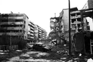 Crvena nit duga 1.425 koraka u Beogradu kao podsjećanje na opsadu...