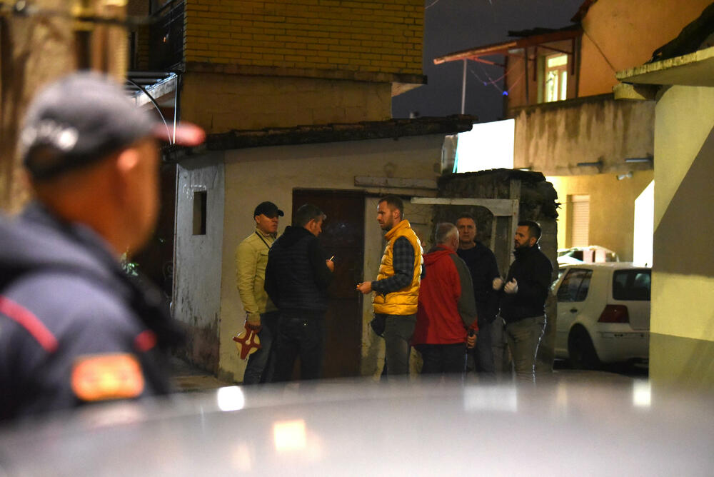 <p>B.B. je ranjena dok se nalazila u dvorištu ispred porodične kuće. Nakon intervencije ljekara, nalazi se van životne opasnosti</p>