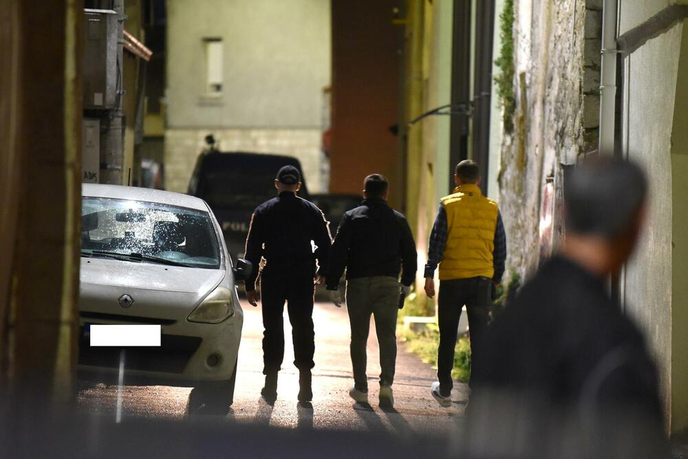 <p>B.B. je ranjena dok se nalazila u dvorištu ispred porodične kuće. Nakon intervencije ljekara, nalazi se van životne opasnosti</p>