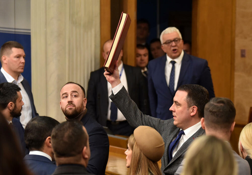 Detalj s opozicione blokada rada parlamenta zbog slučaja Đuranović