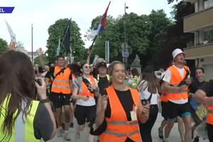 Studenti-ultramaratonci iz Srbije stigli u Brisel, na dočeku više...