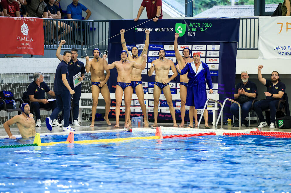 Novljani slave u Kotoru, Foto: Vuk Ilić