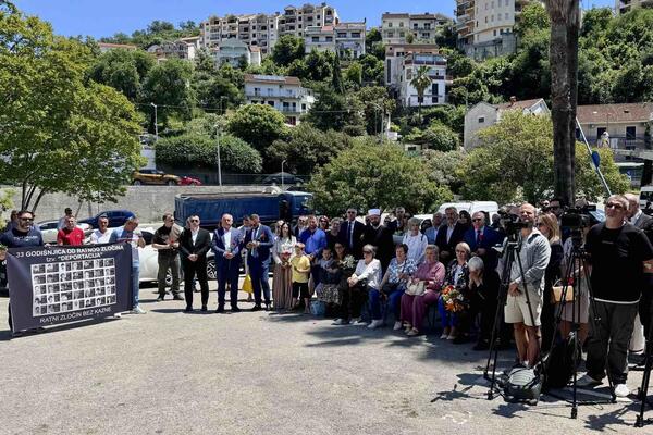 Čelnici Herceg Novog "obećali da će raditi na izgradnji spomenika"...