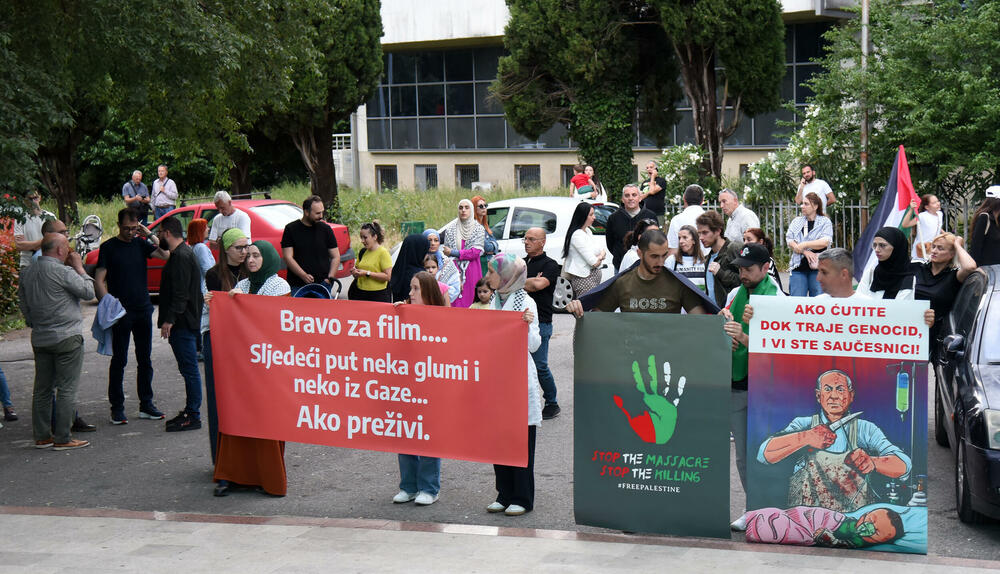 <p>Protest je organizovao Pokret solidarnosti sa Palestinom, a obezbjeđivale su ga policijske snage</p>