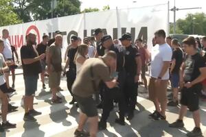 Srbija: Dvije poslanice napadnute dok su uklanjale transparent sa...